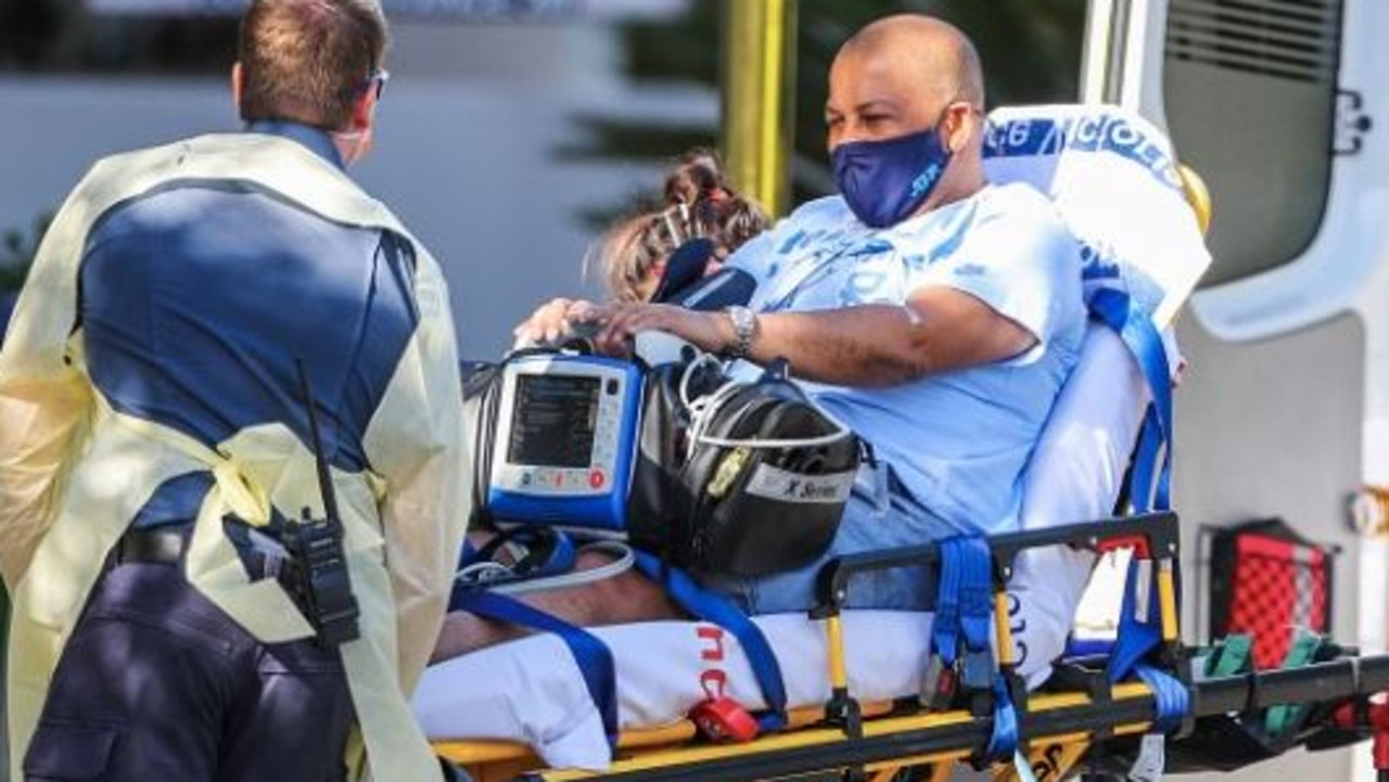 Carlos Bernardes being taken to hospital by ambulance paramedics. Picture: tennisnews.com.br