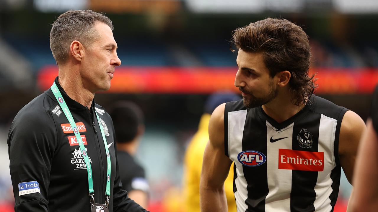 Craig McRae chats to Josh Daicos after Collingwood’s win.