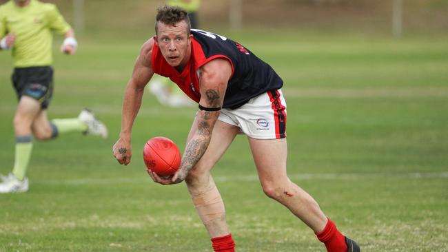 Jarrod Tuppen looks for an option for St Albans. Picture: Local Legends Photography