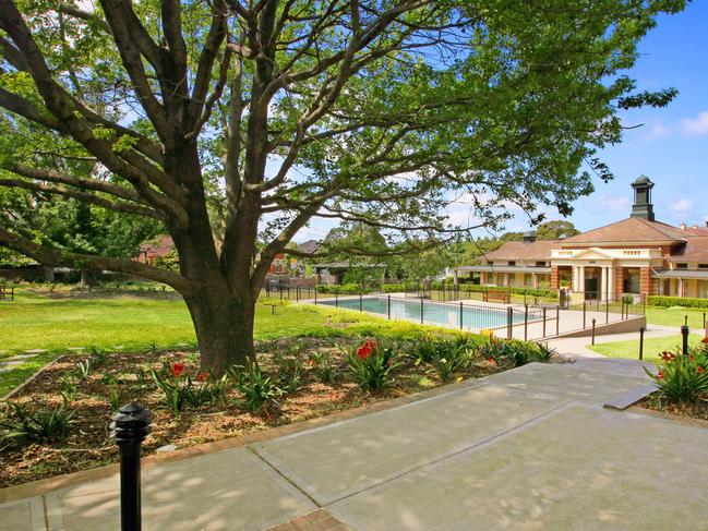 Noise complaint... The unknown student left a handwritten note taped to the fence of Petersham Park.