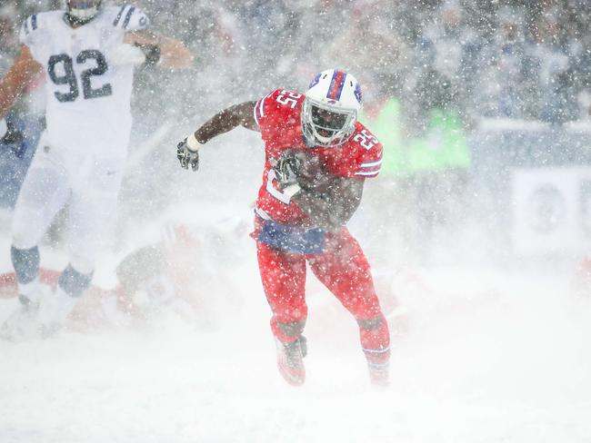 Snow whiteout: You can't even see the field at Bills-Colts game in Buffalo