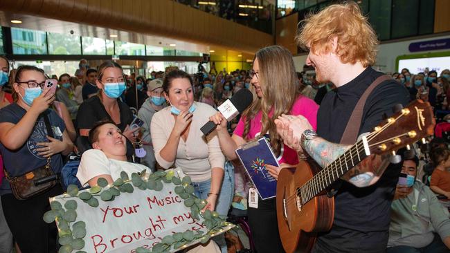 Nurses and patients were thrilled at the impromptu gig. Picture: RCH Melbourne/Alvin Aquino