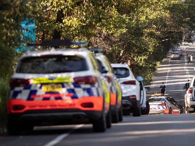 18th April 2022. The DailyTelegraph. NewsSutherland, Sydney, NSW.Pics by Julian Andrews.GV's show police at/around the site of a fatal car crash on Rawson Drive in Sutherland.