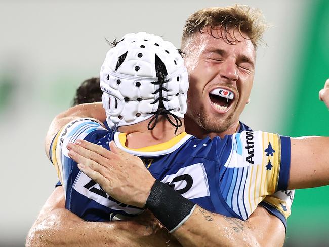 DARWIN, AUSTRALIA - APRIL 23: Bryce Cartwright of the Eels celebrates with Reed Mahoney of the Eels after scoring a try during the round seven NRL match between the Parramatta Eels and the Brisbane Broncos at TIO Stadium, on April 23, 2021, in Darwin, Australia. (Photo by Mark Kolbe/Getty Images)