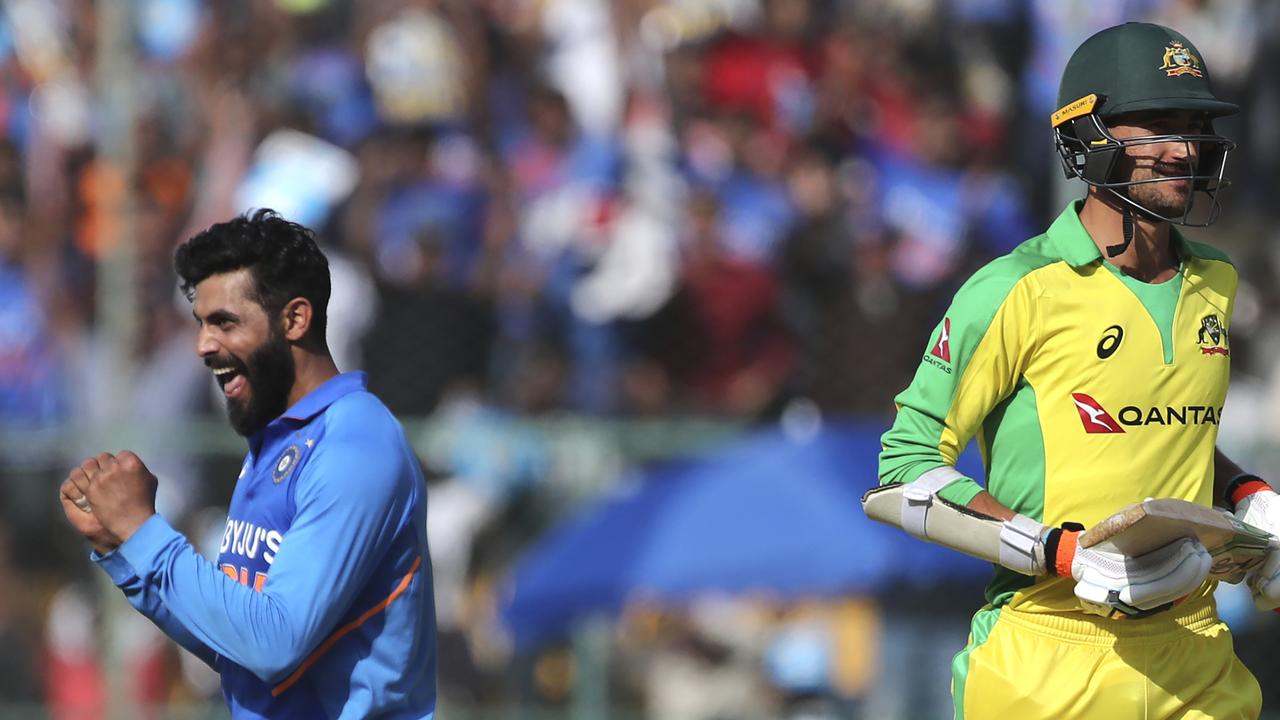 Ravindra Jadeja celebrates the wicket of Mitchell Starc after his promotion failed.
