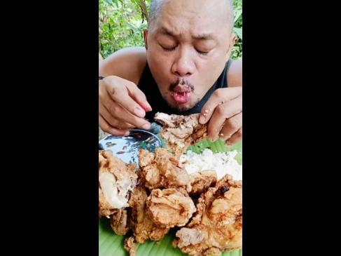 Food vlogger dies after devouring piles of fried chicken