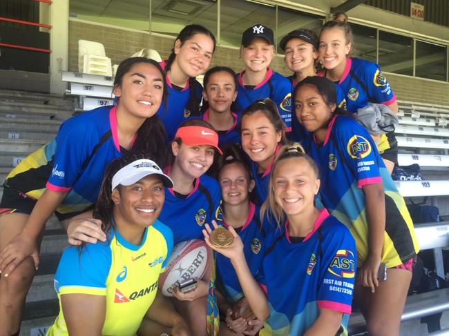 Australian rugby sevens player Ellia Green and the 2016 Rio Olympics gold medal with the 2017 Miami State High rugby sevens team. Teagan Levi is holding the medal in the front right and Maddi Levi is wearing the New York cap in the middle of the back row.