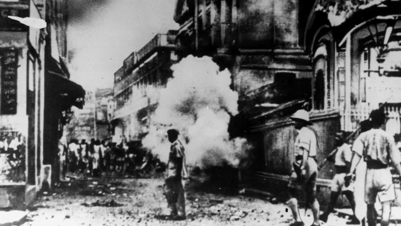 Hindus attack Muslim mosque during pre-partition riots in Calcutta in 1946.
