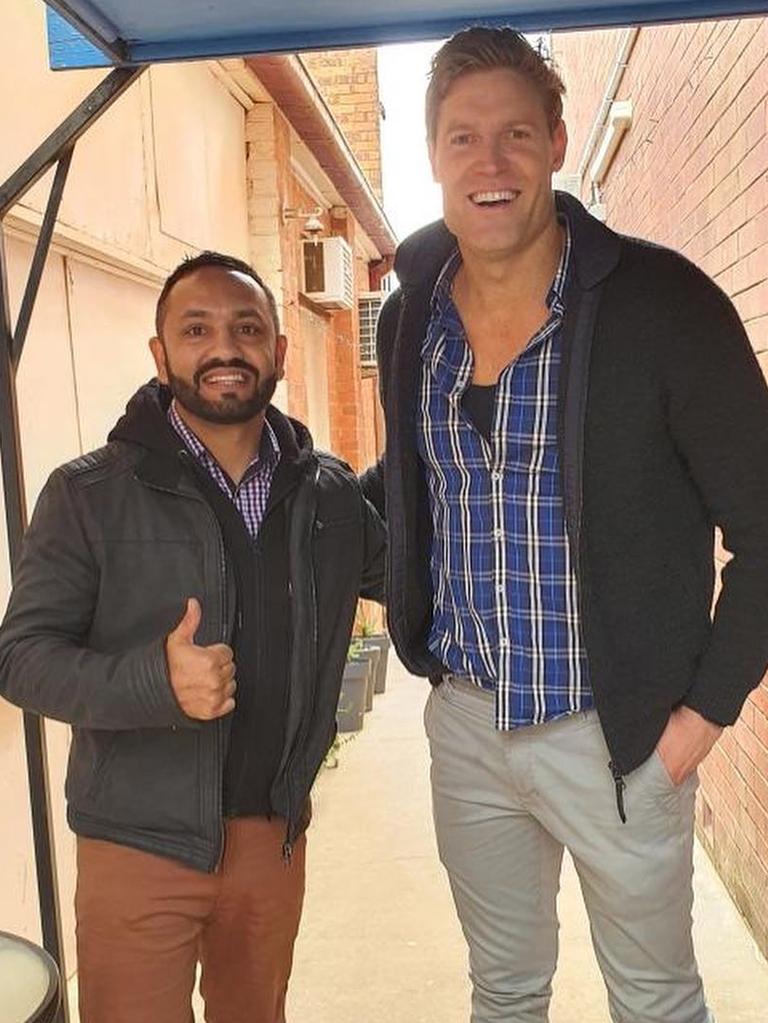 Mr McKenzie, pictured with Bondi Vet Dr Chris Brown, said Aussies should put their divisions aside. Picture: Facebook/Allan McKenzie Aboriginal Art