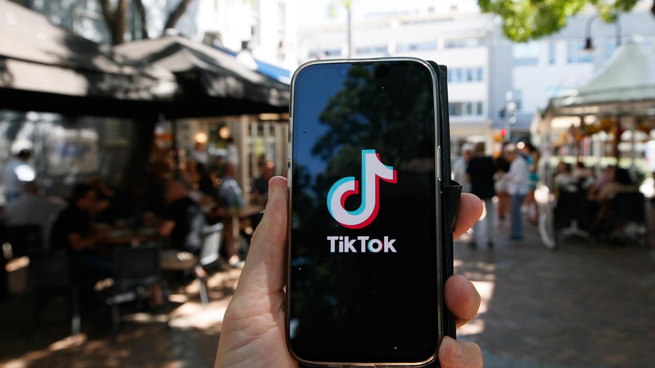 TikTok has proved an effective weapon for both the Yes and the No campaigns. Picture: NCA NewsWire / Tim Pascoe