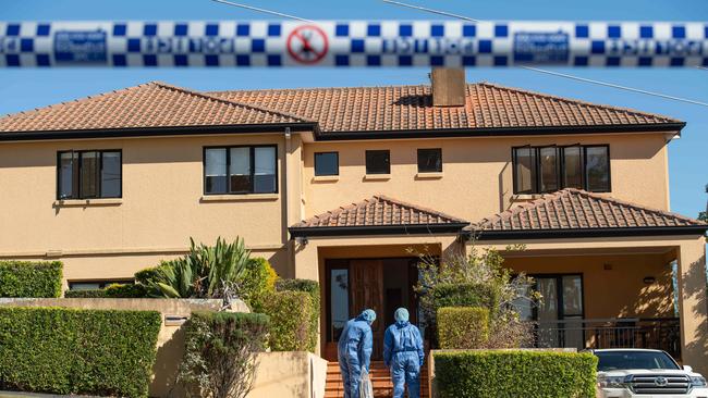 Police investigate an alleged home invasion at Toutai Kefu’s house. Picture: Brad Fleet