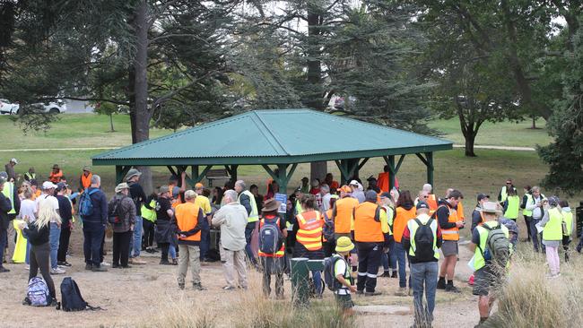 People meet for a briefing in Ballarat. Picture: NCA NewsWire / David Crosling