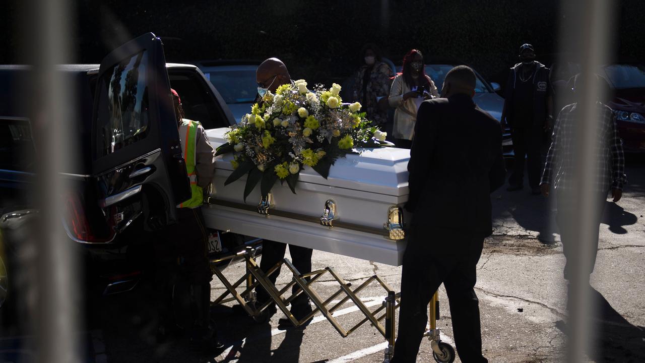 A casket is loaded into a hearse at the Boyd Funeral Home as burials at cemeteries are delayed to the surge of COVID-19 deaths on January 14 in Los Angeles, California. Picture: Patrick T. Fallon / AFP