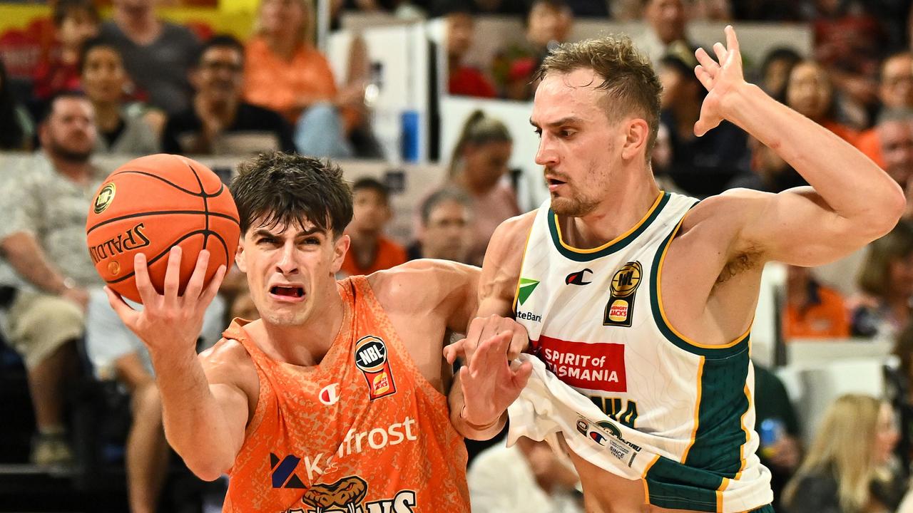 Armstrong dominates as Taipans beat the JackJumpers