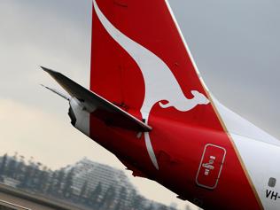 Qantas cuts card surcharges