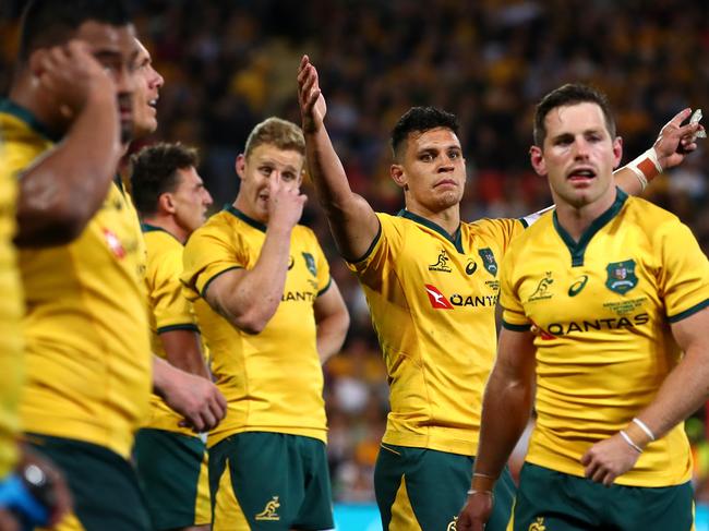 BRISBANE, AUSTRALIA - SEPTEMBER 08:  Wallabies players look on during The Rugby Championship match between the Australian Wallabies and the South Africa Springboks at Suncorp Stadium on September 8, 2018 in Brisbane, Australia.  (Photo by Cameron Spencer/Getty Images)