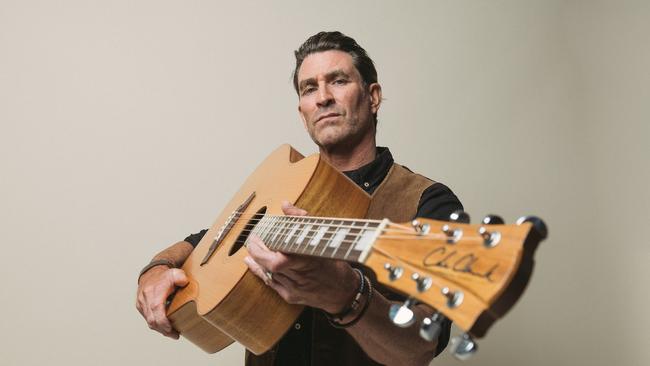 Pete Murray is touring Tasmania this month. Source: Supplied