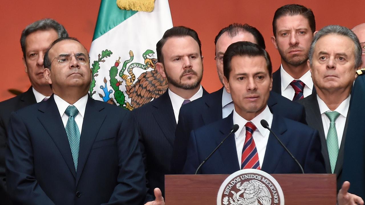 Then-Mexican President Enrique Pena Nieto (R), accompanied by his cabinet. Picture: AFP