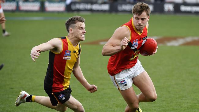 Cheltenham’s Jack Lonie chases Dingley’s Kai Stretton. Picture: Andrew Batsch