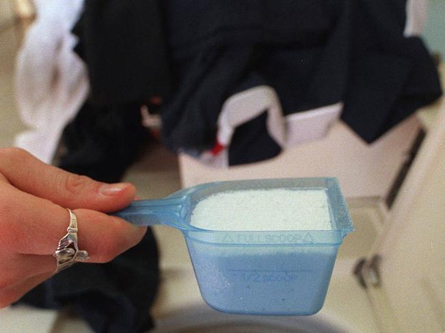 20.10.1999. Amelda Kimpton, doing laundry at the Soap Opera Laundrette in Albert Park, shows how the size of the Surf washing powder scoop has changed./detergent