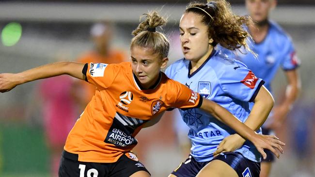 Hollie Palmer (left) of the Roar in action during the W-League Semi Final match between the Brisbane Roar and the Sydney FC at Dolphin Stadium in Brisbane, Sunday, February 10, 2019. (AAP Image/Darren England) NO ARCHIVING, EDITORIAL USE ONLY