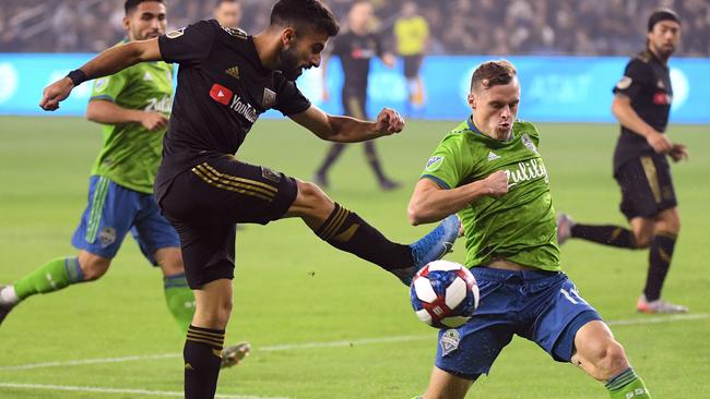 LOS ANGELES, CALIFORNIA - OCTOBER 29: Diego Rossi #9 of Los Angeles FC has his shot blocked by Brad Smith #11 of Seattle Sounders during the first half during the Western Conference finals at Banc of California Stadium on October 29, 2019 in Los Angeles, California. Harry How/Getty Images/AFP == FOR NEWSPAPERS, INTERNET, TELCOS &amp; TELEVISION USE ONLY ==