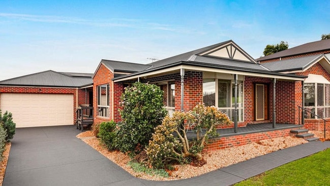 A Berwick-based broker has noted that there is growing demand for new loans in the area, which could have helped the $1.08m sale of 34 Canning Drive, Berwick.