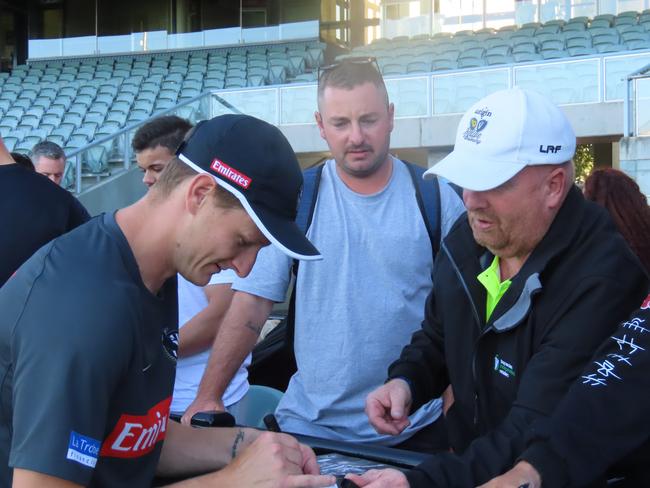 Collingwood player Will Hoskin-Elliott signs autographs for fans. Picture: Jon Tuxworth