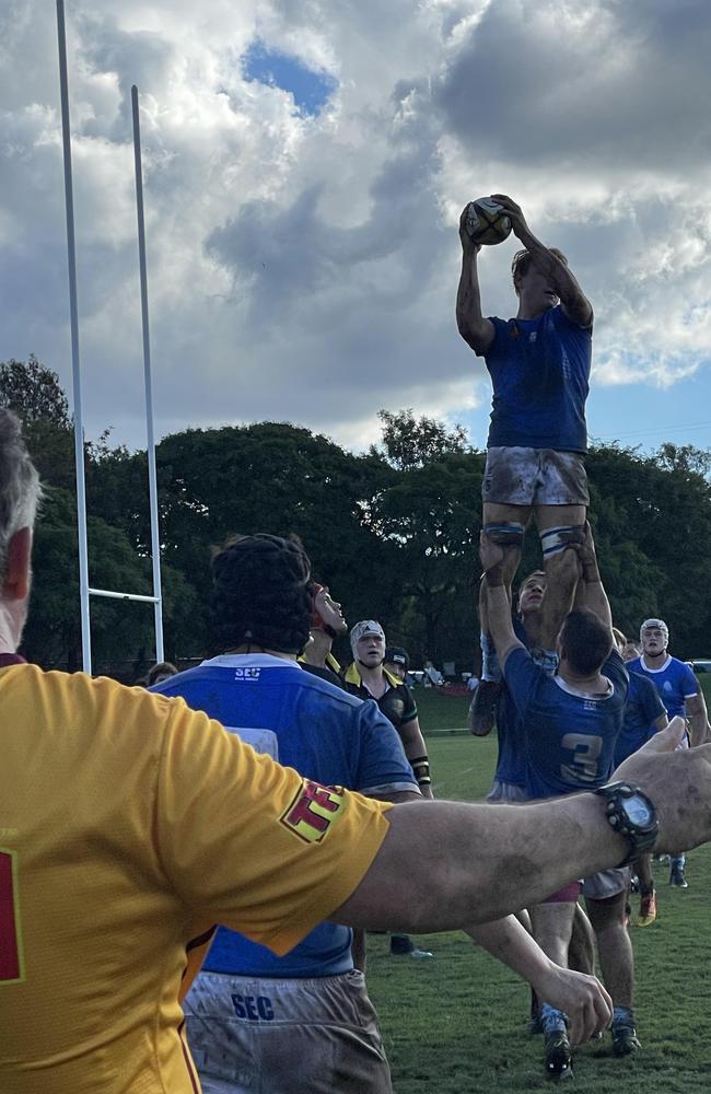 Eddies' lock Seb Kracht wins line out ball. He was elite.