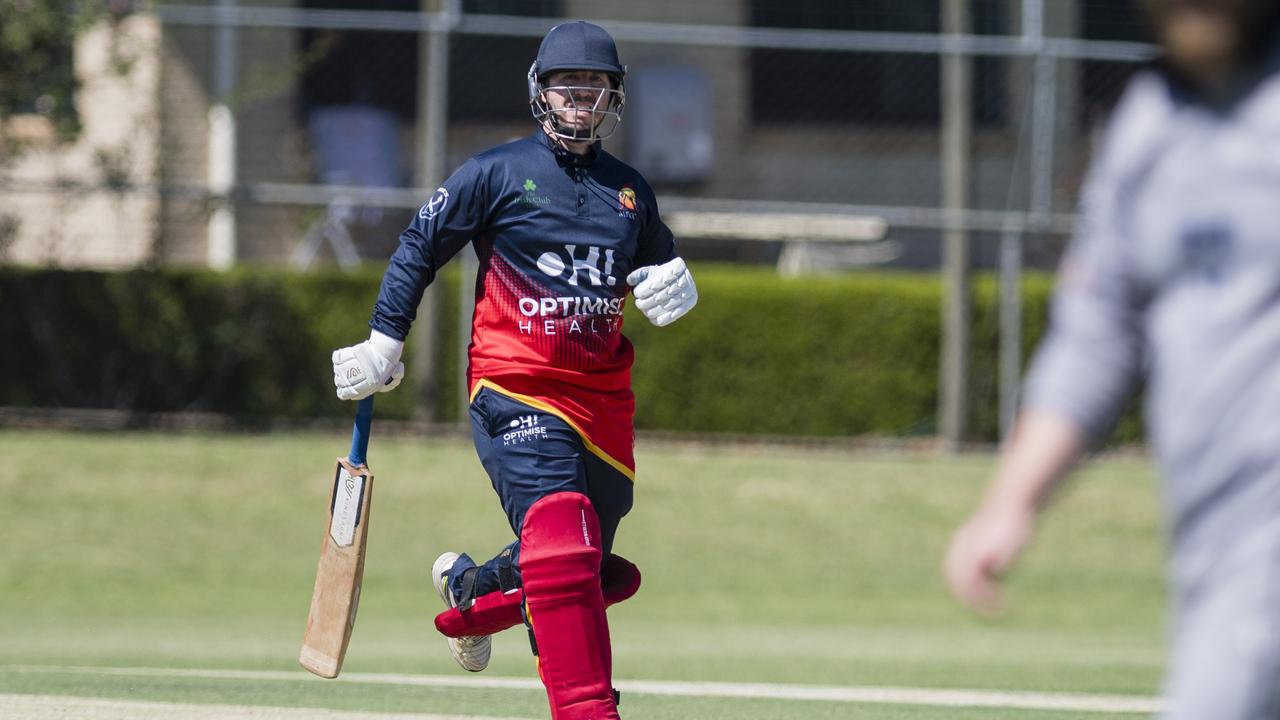 Andrew Young makes runs for Metropolitan-Easts. Picture: Kevin Farmer