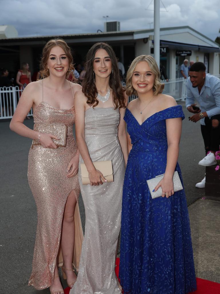 70+ pictures: Coombabah State High School formal | Gold Coast Bulletin