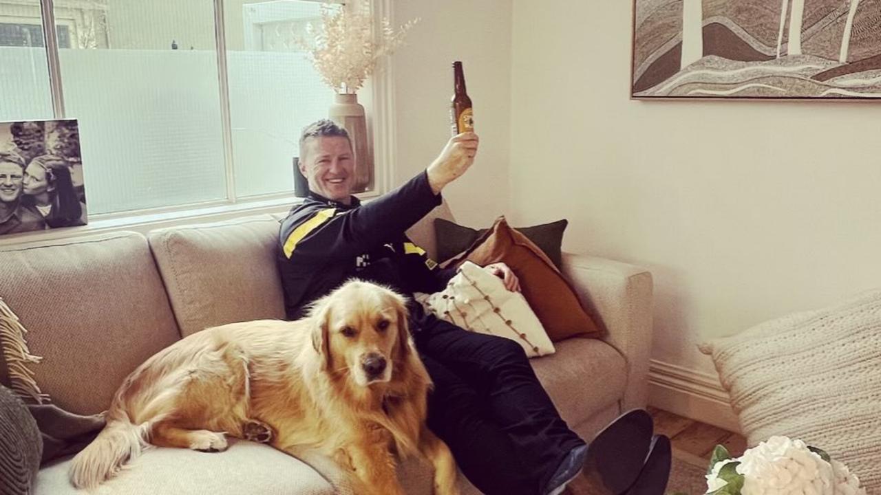 Damien Hardwick with a different kind of pre-game preparation. Picture: Twitter