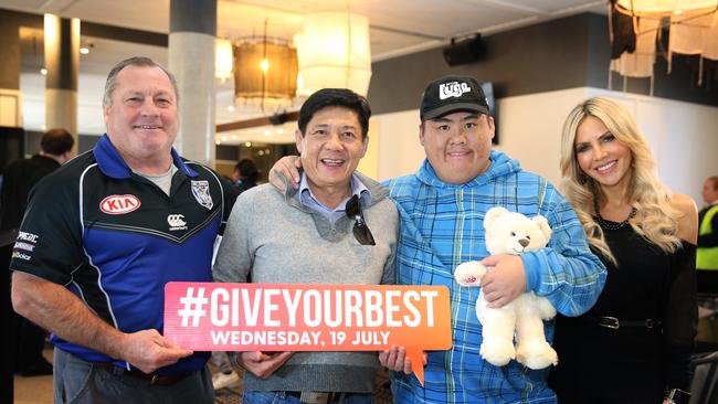 DoSomething Day 2017. L to R Bulldogs Legend Terry Lamb Calvin Duong and son Peter Duong with Actress Melissa Tkautz. St Johns Park, Wednesday, July 19, 2017. Share Care volunteers (assisting children with disabilities) have made teddy bears for their favourite person. (AAP Image/Angelo Velardo)