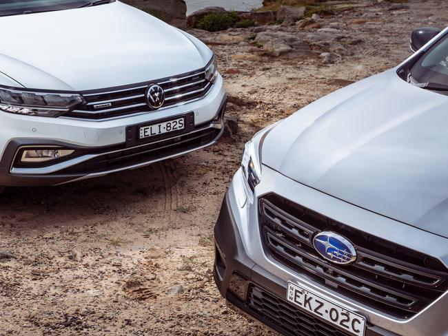 Photo of comparison test between Subaru Outback and Volkswagen Passat All Road