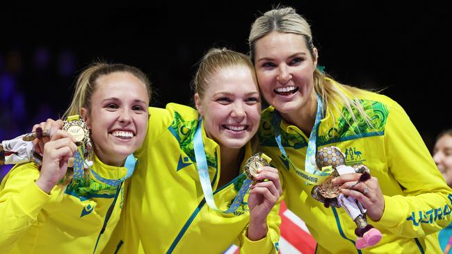 Paige Hadley, Kate Moloney and Gretel Bueta after winning gold at the 2022 Commonwealth Games. (Photo by Stephen Pond/Getty Images)