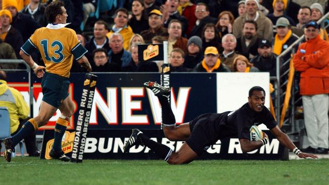 Joe Rokocoko scores his third try against the Wallabies in 2003, the beginning of their 21-year Bledisloe Cup streak.