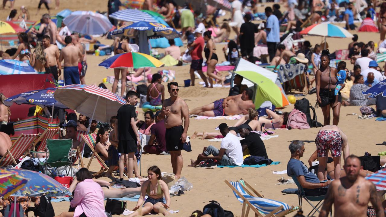 The government has triggered the first ever national emergency heat red alert for early this week. Picture: Hollie Adams/Getty Images