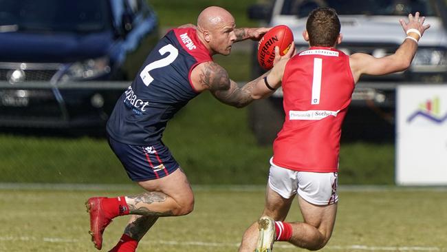 Nathan Jones capped an excellent game for Mt Eliza with two last-quarter goals. Picture: Valeriu Campan