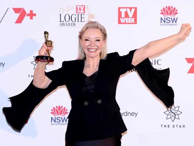 Rebecca Gibney poses with the Hall of Fame Award. Picture: Getty Images