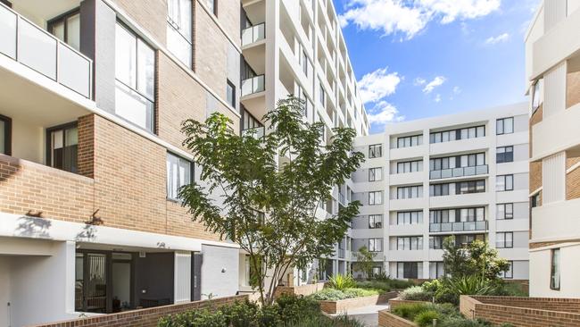 Washington Park at Riverwood features 750 apartments.