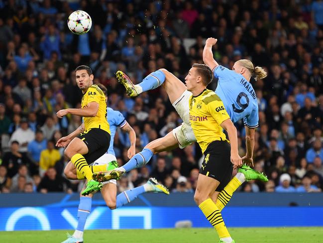 MANCHESTER, ENGLAND - SEPTEMBER 14: Erling Haaland of Manchester City scores their sides second goal during the UEFA Champions League group G match between Manchester City and Borussia Dortmund at Etihad Stadium on September 14, 2022 in Manchester, England. (Photo by Michael Regan/Getty Images)