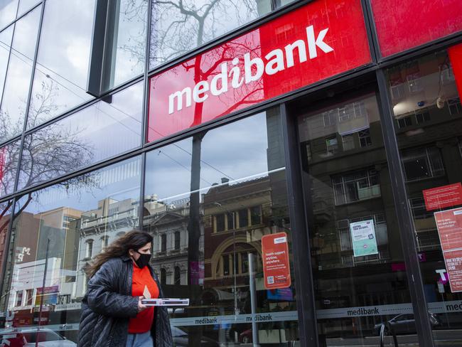 Medibank mandates jab for staff