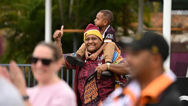 25/9/2023: fans during a Broncos fan training session at the Red Hii, Brisbane. pic: Lyndon Mechielsen/Courier Mail
