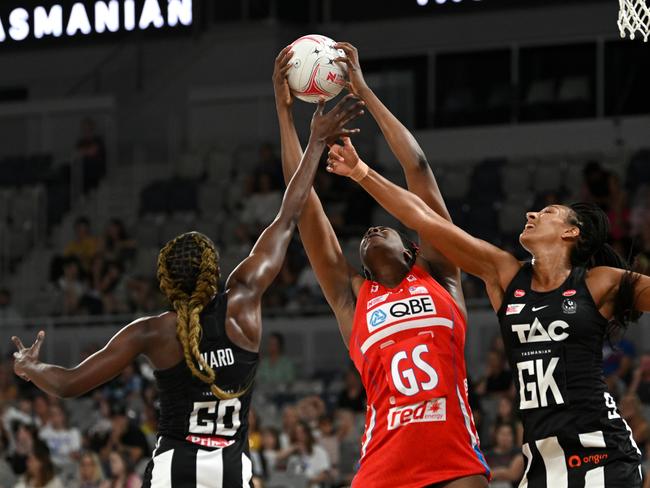 Jodi-Ann Ward (L) and Geva Mentor (R) had a strong defensive game for the Magpies. Picture: Morgan Hancock/Getty Images