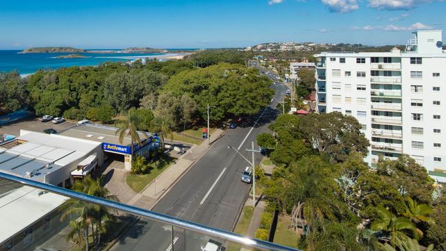 Rowan said he had found his way home from ‘Bottlemart’ on the busy Ocean Parade, pictured here. Photo: Trevor Veale / Coffs Coast Advocate