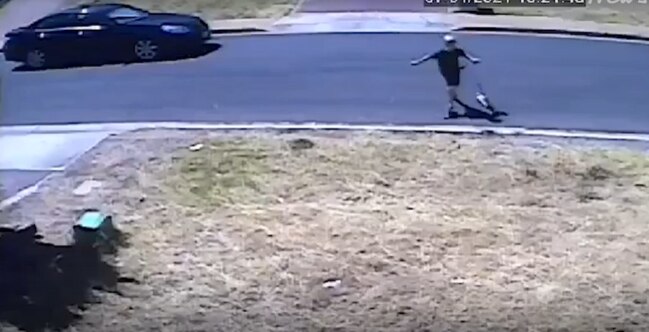 The boy flees after the occupants of the car speak to him.