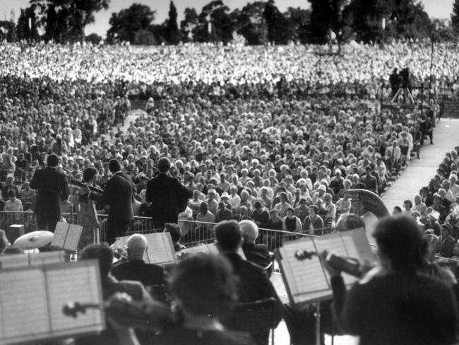 Seekers 1967 show at Myer Music Bowl biggest ever crowd in Melbourne ...