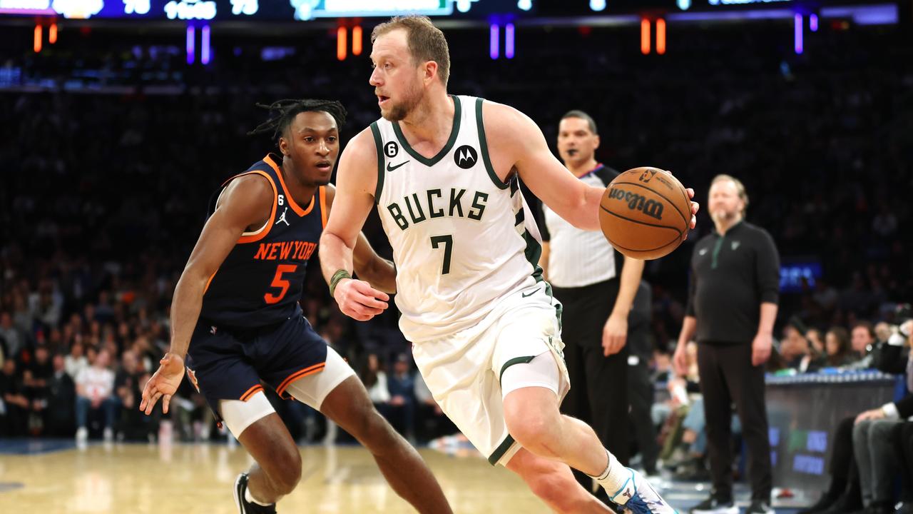 NEW YORK, NEW YORK - JANUARY 09: Joe Ingles #7 of the Milwaukee Bucks dribbles as Immanuel Quickley #5 of the New York Knicks defends during the second half at Madison Square Garden on January 09, 2023 in New York City. The Bucks won 111-107. NOTE TO USER: User expressly acknowledges and agrees that, by downloading and/or using this photograph, User is consenting to the terms and conditions of the Getty Images License Agreement. (Photo by Sarah Stier/Getty Images)
