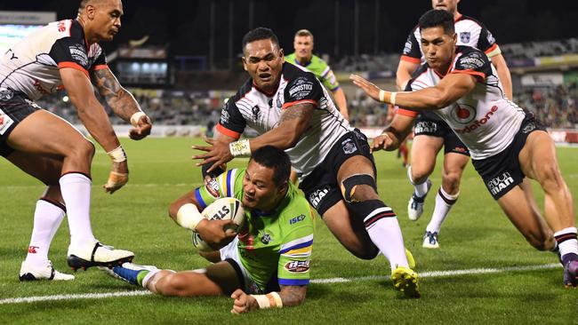 Leilua powered his way over for two tries.