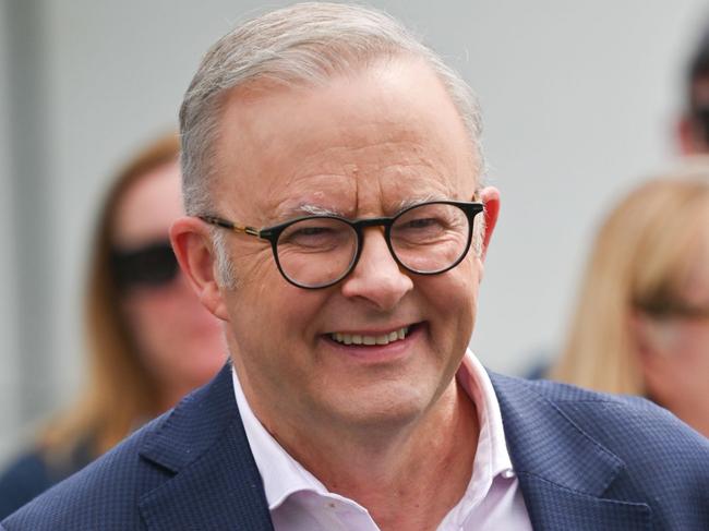 DEVONPORT, AUSTRALIA. NewsWire Photos. 22 FEBRUARY 2025.  The Prime Minister, Anthony Albanese, was in Devonport today with Senator Anne Urquhart. They visited Petuna Salmon and attended a community BBQ Picture: NewsWire/Scott Gelston